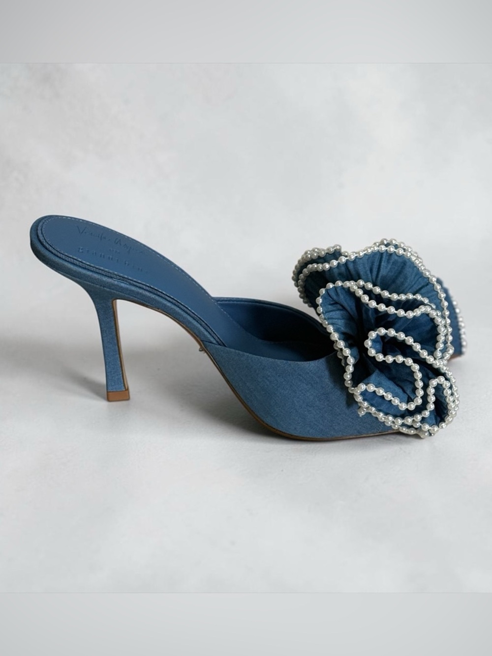 Gianni Bini Blue Denim Pearl-Trim Bow Slide Mules! Size 9! EUC!!! - Picture 3 of 13